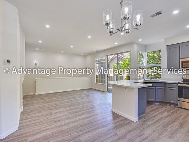 Foto del edificio - 7724 Chantilly Dr