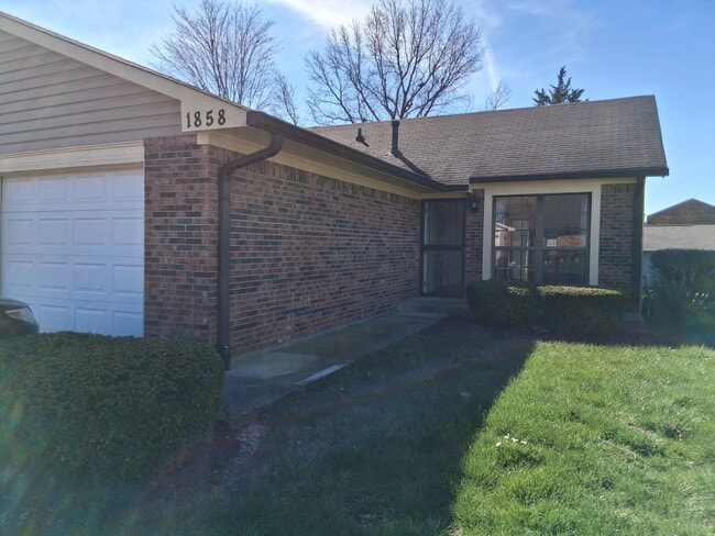 Building Photo - 1858 Queensbridge Cir