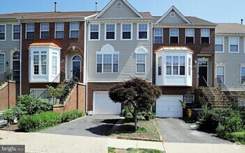 Building Photo - 14615 Seasons Dr