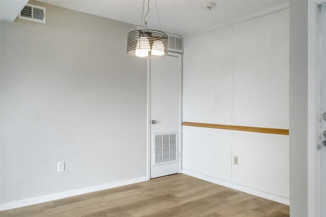 Building Photo - 8423 Hearth Dr