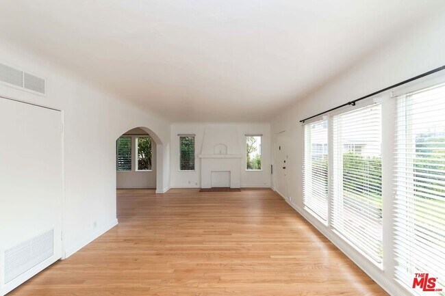 Foto del edificio - 3167 Rowena Ave