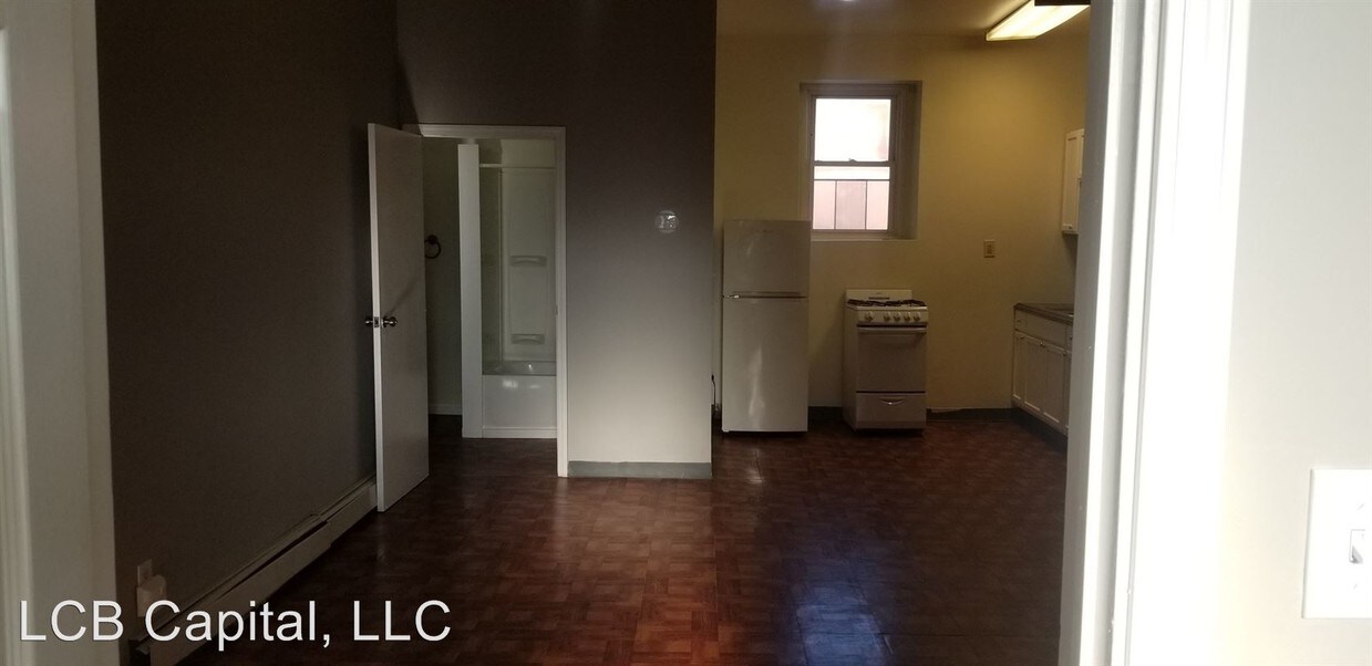 Building Photo - 4 E Oakwood Pl