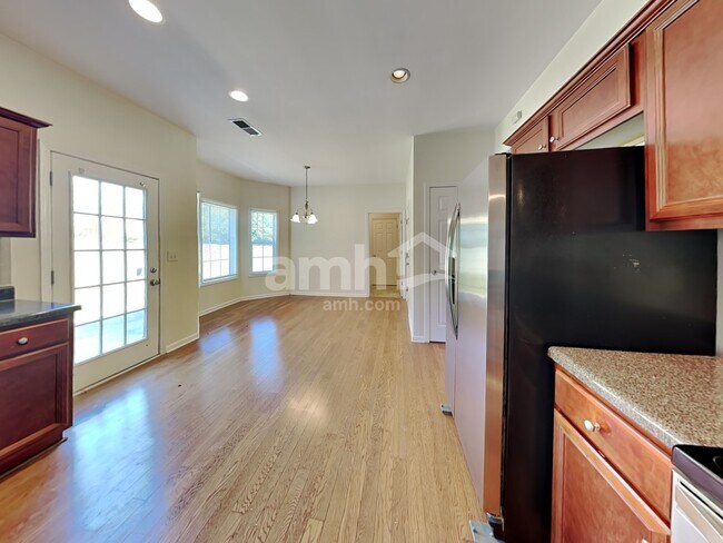 Foto del edificio - 35 Hampton Pl