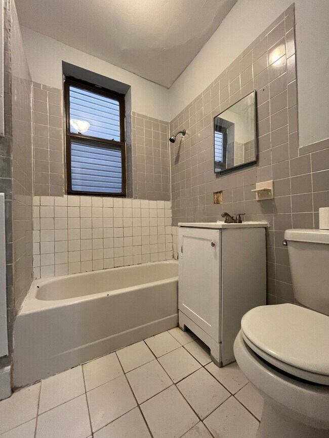 Foto del edificio - 8 Grant Ave