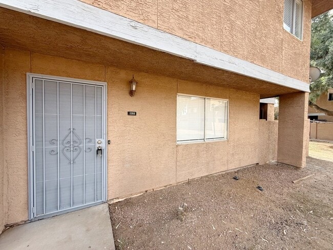 Foto del edificio - 6901 W Devonshire Ave