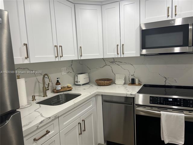 Building Photo - 8609 SW 68th Ct