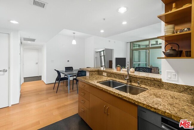 Foto del edificio - 13700 Marina Pointe Dr