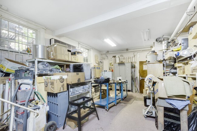 Building Photo - 190 Cebra Ave