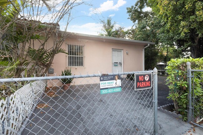 Building Photo - 101 SW 24th Ave