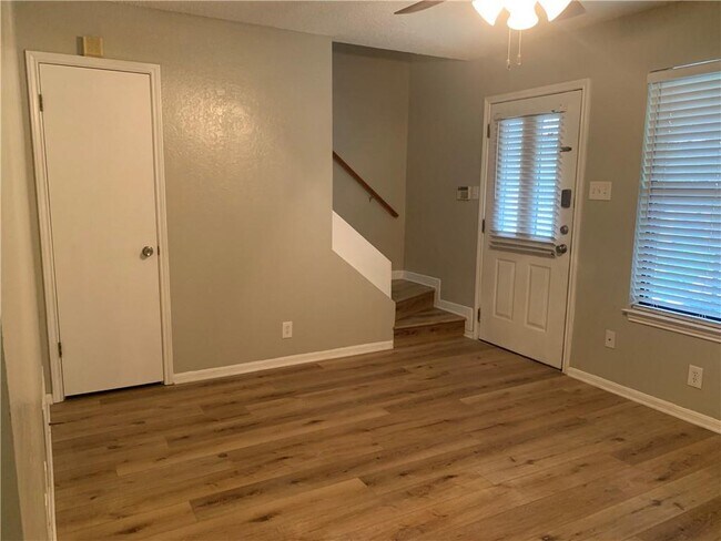 Building Photo - 7800 Northcrest Blvd
