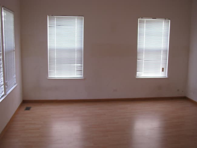 Building Photo - 357 Waterbury Dr