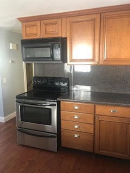 Building Photo - Adorable Cottage