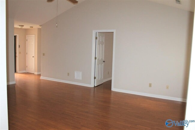 Building Photo - 117 Hollington Dr NE