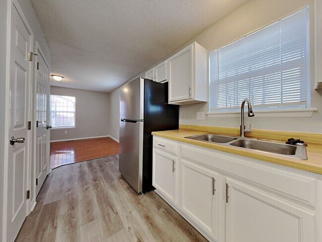 Foto del edificio - 4203 Woodland Ave