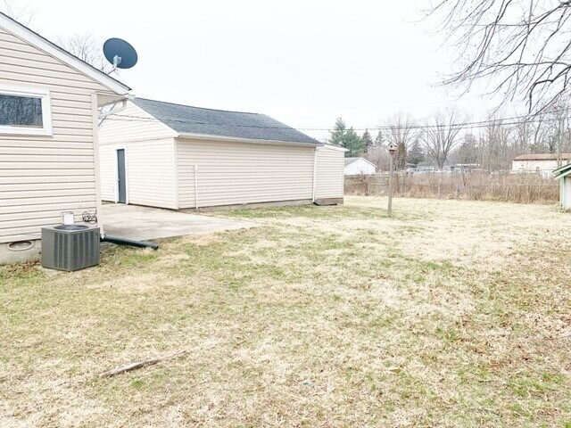 Building Photo - EAST SIDE 3BR RECENTLY UPDATED!