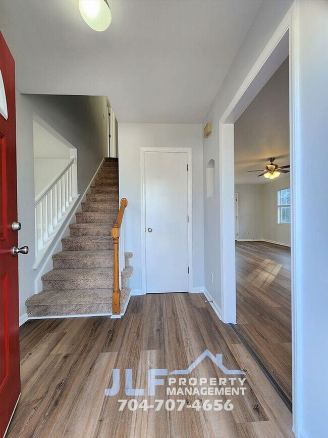 Building Photo - Beautiful 3/2.5 Home in Great Concord Loca...