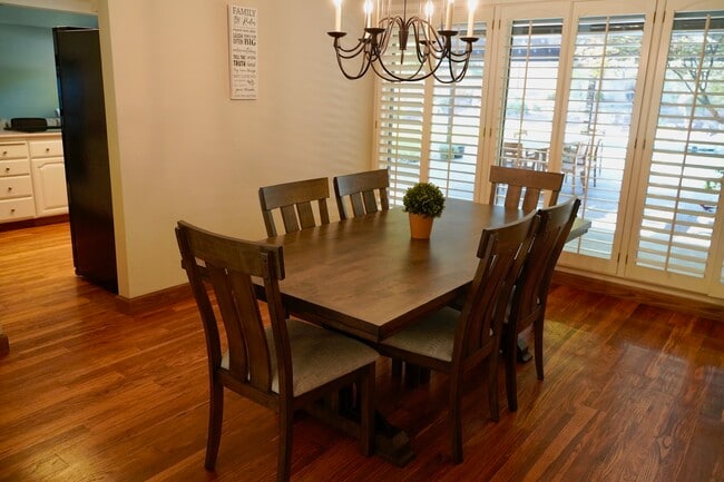 Foto del edificio - 836 E Serena Ave