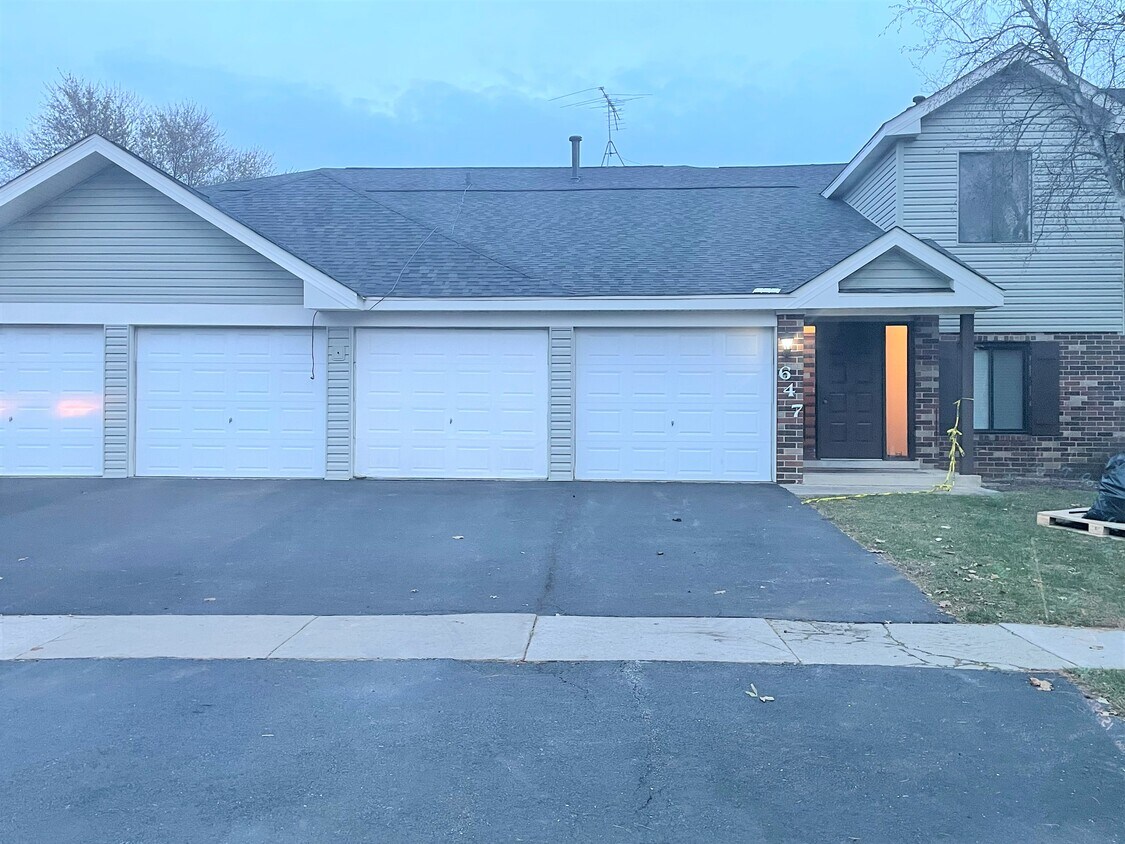 647 Cumberland Trl Unit BB2, Roselle, IL 60172 Condo for Rent in