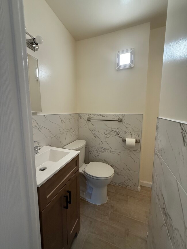 Building Photo - 2470 Batchelder St