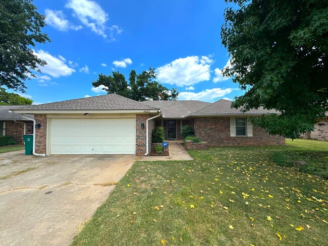 Building Photo - Charming Home in Heritage Heights!