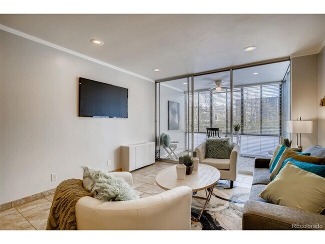 Foto del edificio - 1050 N Corona St