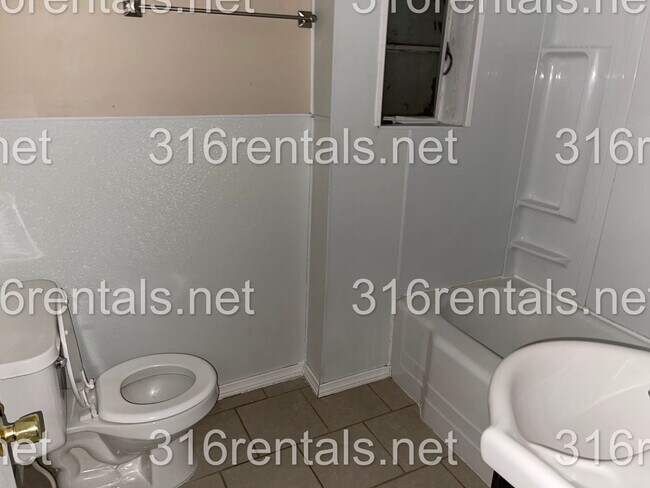 Foto del edificio - $650 - 1 bed 1 bath - Duplex