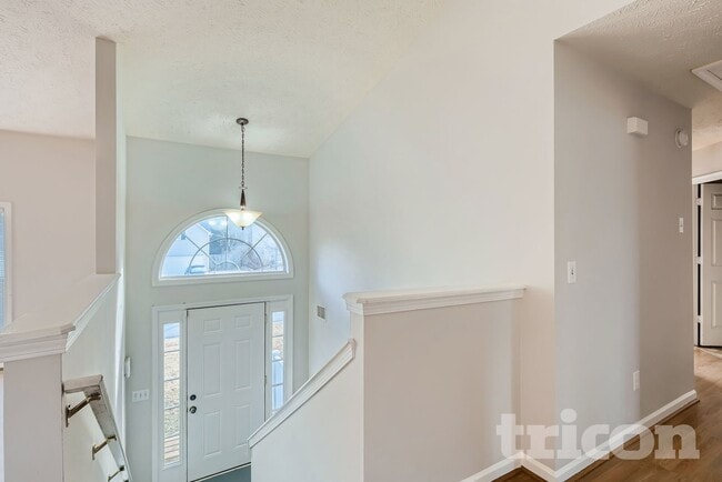 Foto del edificio - 3020 Lake Park Ct