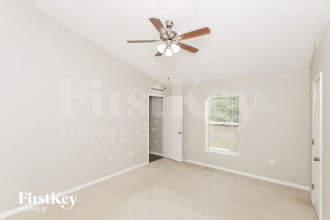 Building Photo - 356 Trembley Ave SW