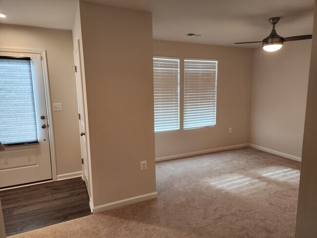 Foto del edificio - 183 Presidents Pointe Ave