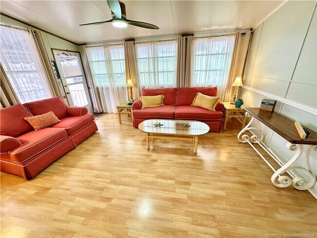 Building Photo - 927 Nettles Blvd