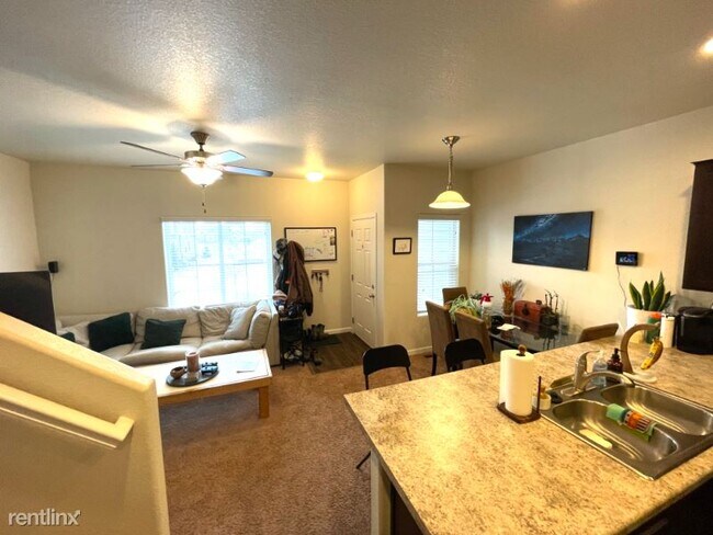 Building Photo - 2 br, 2.5 bath Townhome - 1472 Sepia Ave.