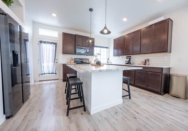 Building Photo - 4279 W Bromwell Ct
