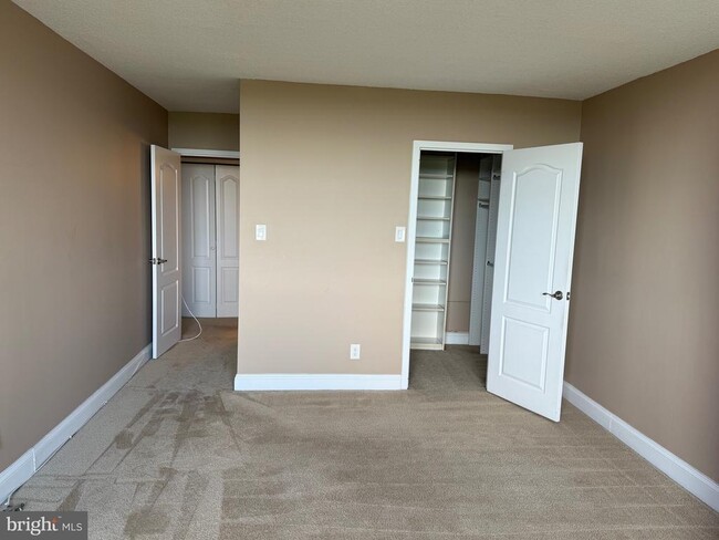 Building Photo - 5225 Pooks Hill Rd