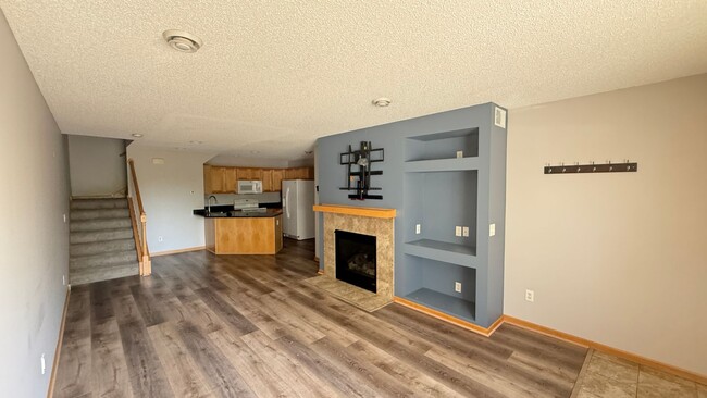 Building Photo - 16486 Elm Creek Ln