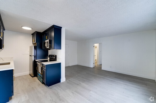 2BR ,2BA - 950SF - The Orly on Orange