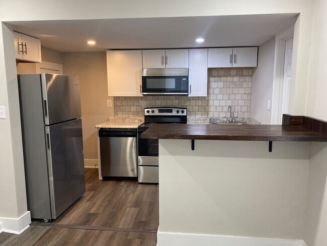 Building Photo - Fully Renovated 2 bedroom/1 bath Duplex "A...