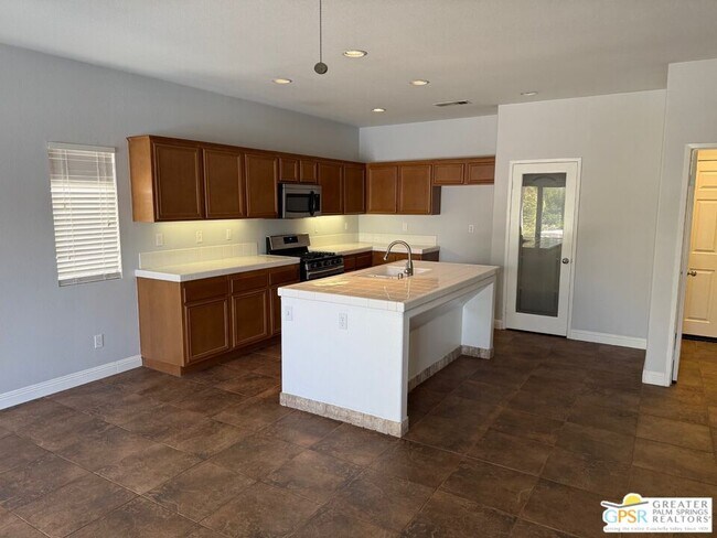 Foto del edificio - 64224 Silver Star Ave