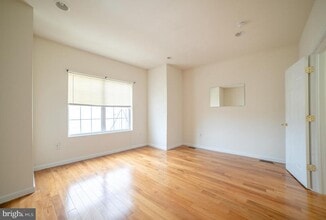 Building Photo - 1830 N 16th St