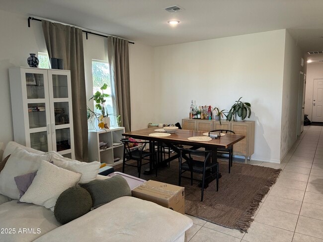 Foto del edificio - 16671 W Christy Dr