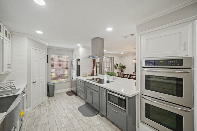 Foto del edificio - 15831 Ridge Park Dr