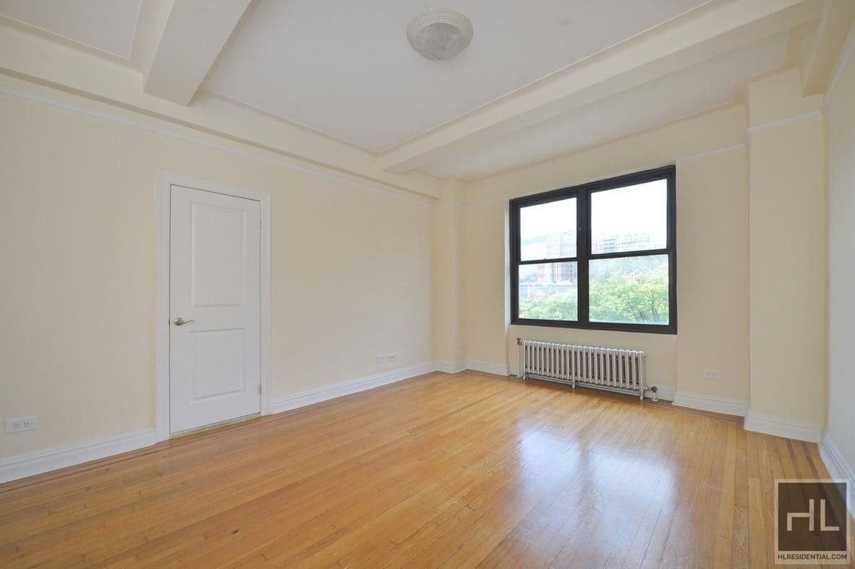 Primary Photo - SECOND AVENUE