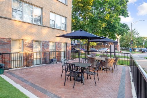 Foto principal - 7070 N Sheridan Rd