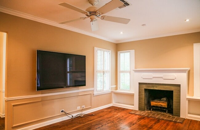 Foto del edificio - 3-BEDROOM W/ SPARKLING POOL IN ALAMO HEIGHTS