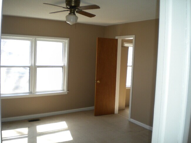 Foto del edificio - Pet friendly two bedroom close to hospital