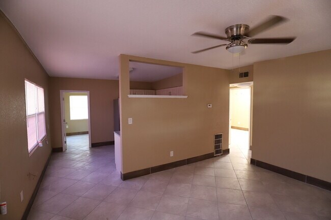 Foto del edificio - 4124 Flamingo Dr