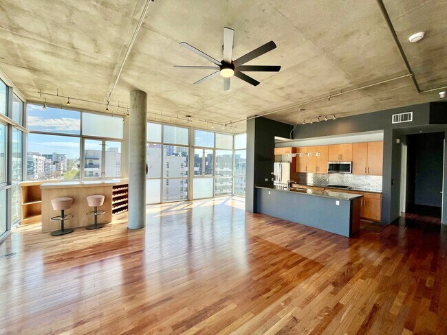Foto del edificio - Stunning Corner Loft in East Village with Floor-to-Ceiling Windows & City Views!