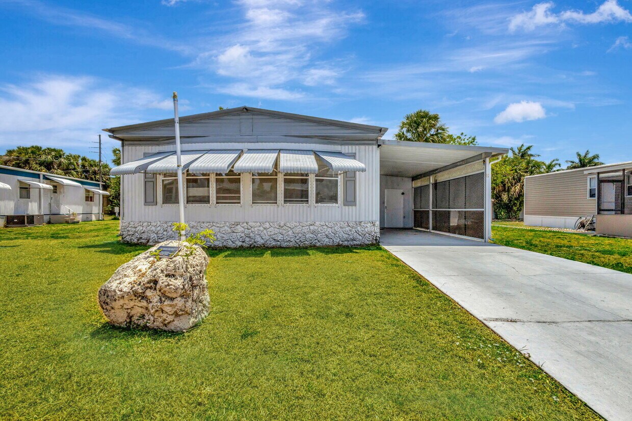 Foto principal - 4072 74th St N