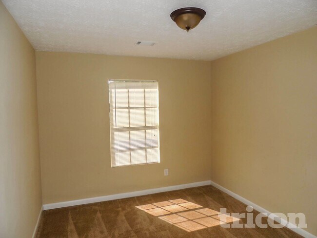 Foto del edificio - 6387 Laurel Post Dr