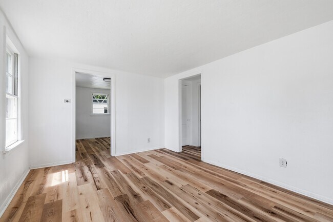 Building Photo - 420 W 25th St