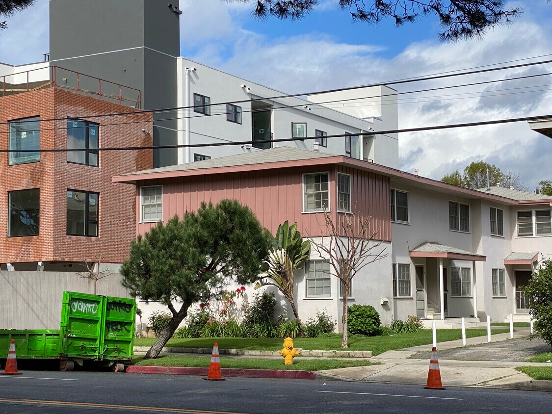 Primary Photo - 11653 National Blvd